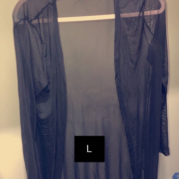 Dresses 7$, skirts 5$, robe 15$, jean jacket 30$, hoodie 15$, jackets 7$ - Picture 11 of 14